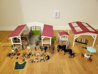 Schleich Horse club/farm world stall med mycket tillbehör 