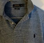 Gråblå pikétröja från Ralph Lauren