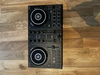 DJ mixer (Pioneer DDJ-200 )