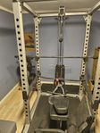 Squat rack med Ironmaster bänk samt Powerblock hantlar