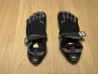 Vibram tåskor strl 44