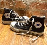 Jättesnygga svarta basketkängor Converse All Star stl 31