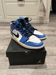 Nike air Jordan 1s mid signal blue