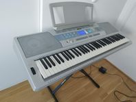 Yamaha Portable Grand DGX-200 Piano/Keyboard 