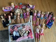 Barbies och Bratz dockor 