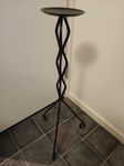 Pelarljusstake i svart smide 69 cm hög