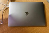 Macbook Pro 15 2017 Intel i7-7700HQ / 1TB / 16 gb