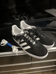 Adidas Gazelle skor 42:or