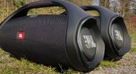 Två stycken JBL Boombox 2