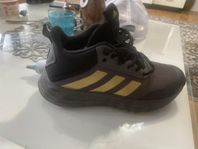 Adidasbyxor skor