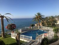 “First line, pool och trädgård, Parador Nerja