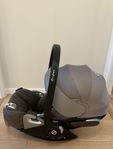 Cybex babyskydd/bilbarnstol cloud Z2 + Isofix