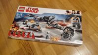 LEGO Star Wars - Defense of Crait 75202 - Oöppnade