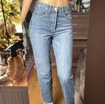 Högmidjade straight jeans 