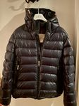 ÄKTA moncler jacka ”sällsynt”