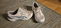 Asics inomhusskor strl 38