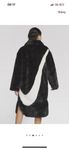 Nike jacka i faux furr (helt ny)