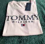 Tommy Hilfiger t shirt med  logo storlekl L