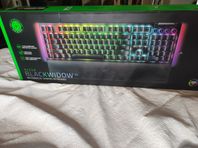 Helt Ny Razer BlackWidow V4 tangentbord för gaming