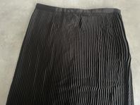 Pleated, silk skirt - black