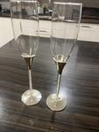 2 champagne glasses 