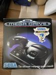 Sega Mega Drive 16-bit i originalförpackning med spel