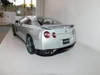 IXO Nissan GTR 1/8