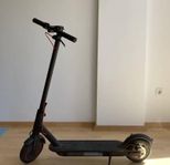 Xiaomi Mi M365 elektrisk scooter + Laddare + Extra däck