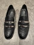 Rizzo svarta loafers skinn storlek 37.   