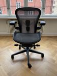 Herman Miller Aeron PostureFit SL