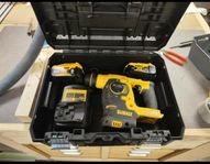 Dewalt Dch253 slagborrmaskin med 2 batterier och laddare