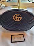 Gucci GG Marmont Oval beltbag.