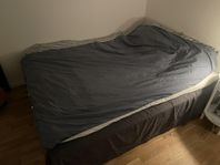 IKEA-säng (160cm)