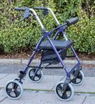 Rollator metallicblå,1 defekt hjul,köpt i våras för 1.99