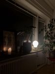 Retro lampa, vitt glas