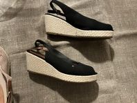 Svarta Tommy Hilfiger Iconic Elena Sling Back kilklack