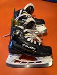 Hockeyskridsko  strl 31 Bauer supreme M5pro