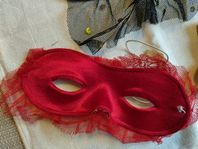 Maskeradmask och handskar till fest