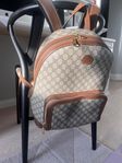 Gucci Ryggsäck MEDIUM BACKPACK WITH INTERLOCKING G