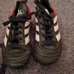 Adidas  barn fotbollsskor storlek 31