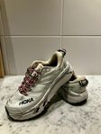 HOKA U MAFATE Speed 2 skor, HOKA och Moncler collaboration