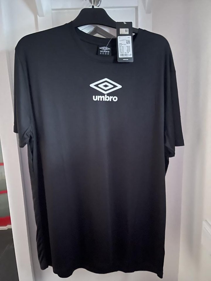 UMBRO SPORT T-SHIRT HELT NY. ...