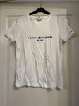 Vit t-shirt Tommy Hilfiger storlek XS