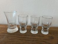 4 äldre snapsglas 