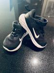 Nike revolution 6 barnskor Juklappstips!