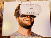 VR-glasögon med fjärrkontroll