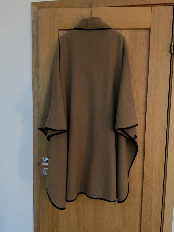 Beige ull cape