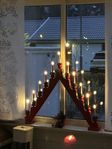 Stor röd trä Adventljusstake 