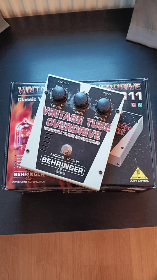 Behringer Vintage Tube Overdr...