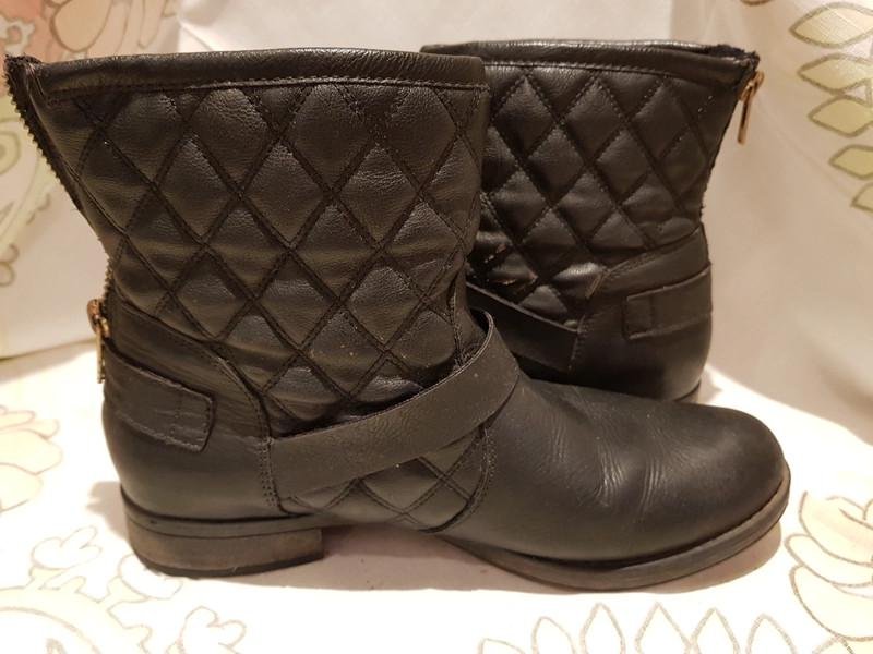 Fina svarta boots fr Remonte ...